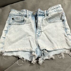 American Eagle light colored shorts